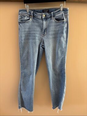 Judy Blue Light Blue Ankle Crop Jeans with Raw Hem